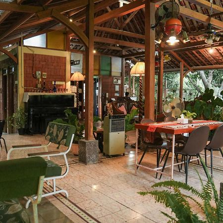 Bed and Breakfast Djajanti House Semarang Exteriér fotografie