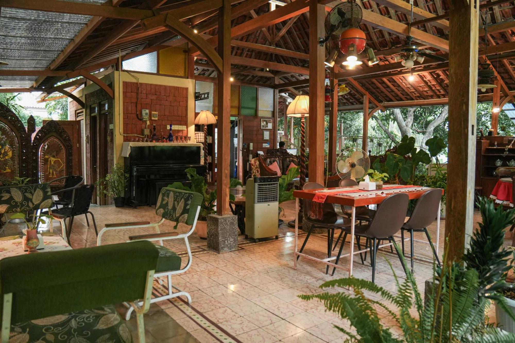 Bed and Breakfast Djajanti House Semarang Exteriér fotografie